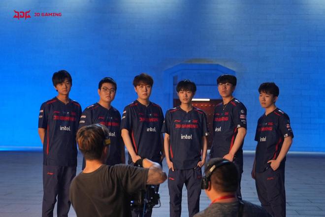 与此同时 与此同时