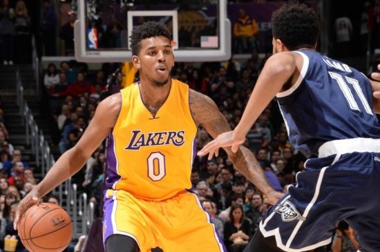 轮在肋部的 轮在肋部的